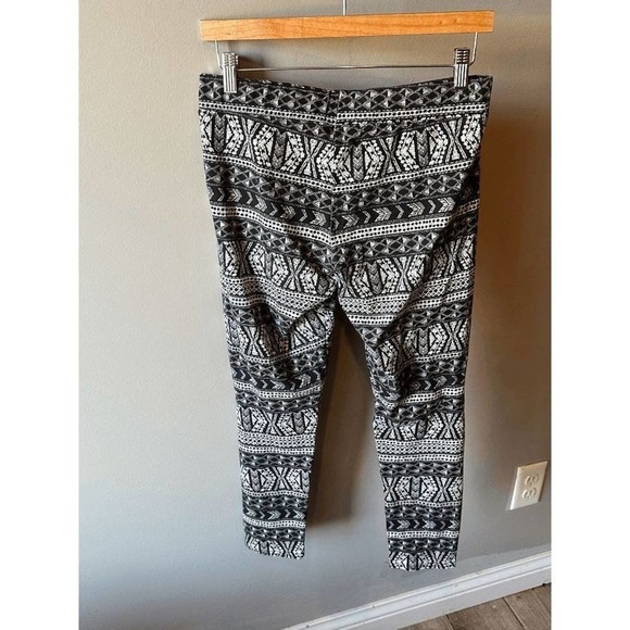 American Eagle Outfitters Black Aztec Design Leggings - size medium - Picture 1 of 3